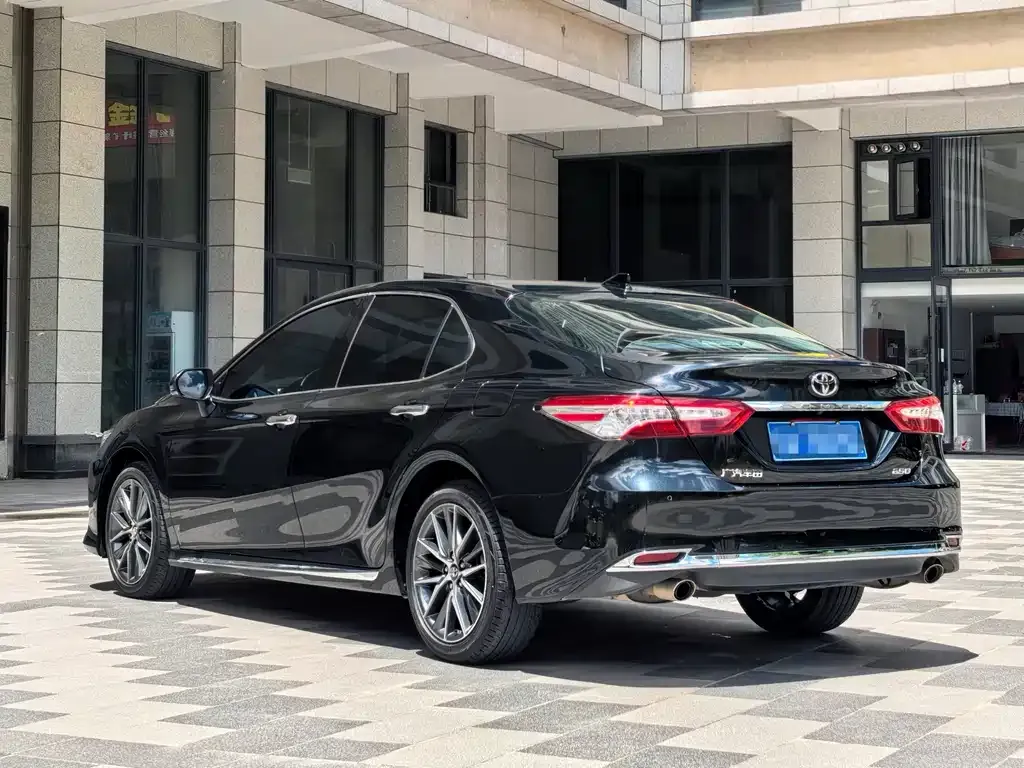 Toyota Camry — фото 7