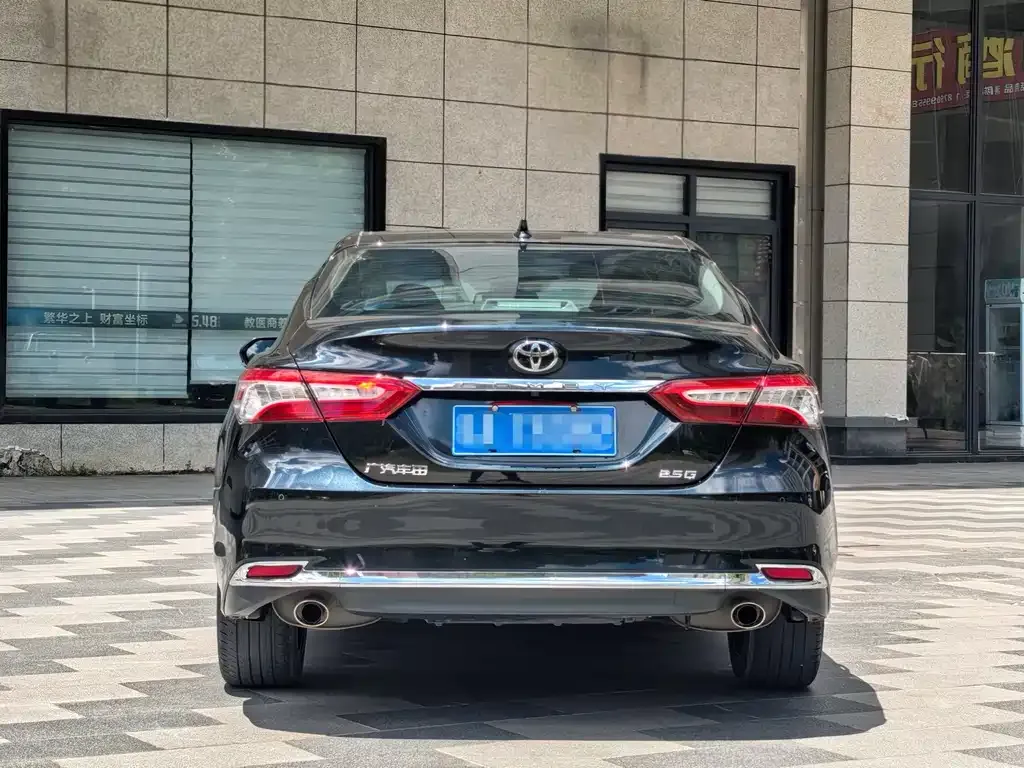 Toyota Camry — фото 8