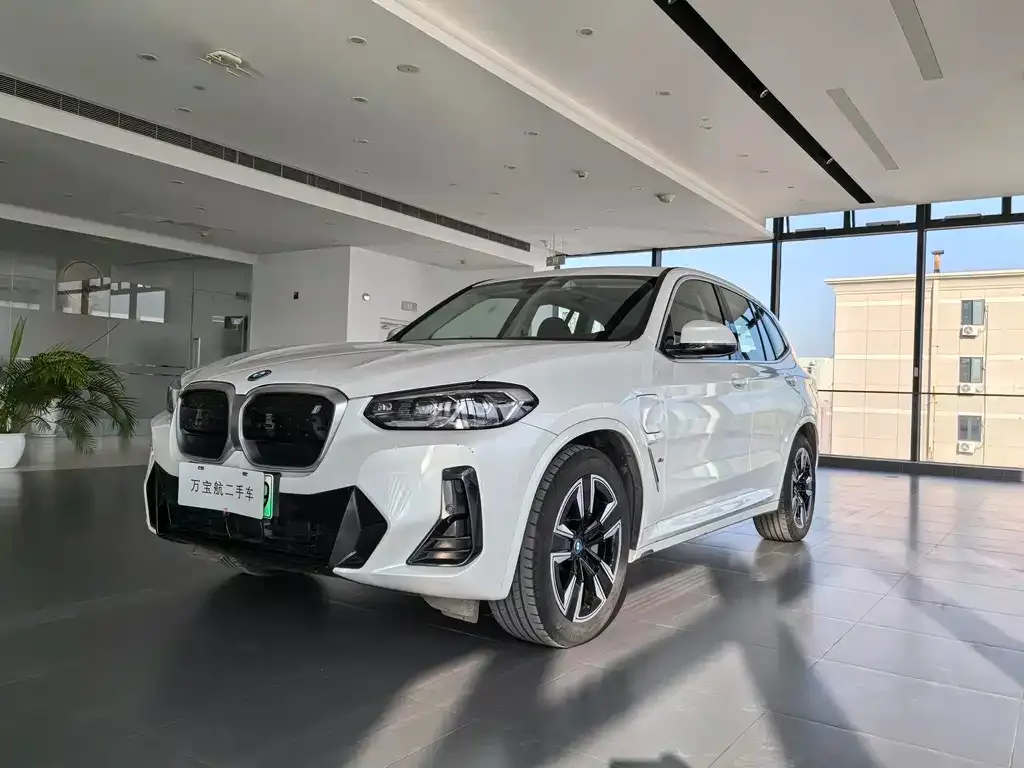BMW iX3 — фото 1