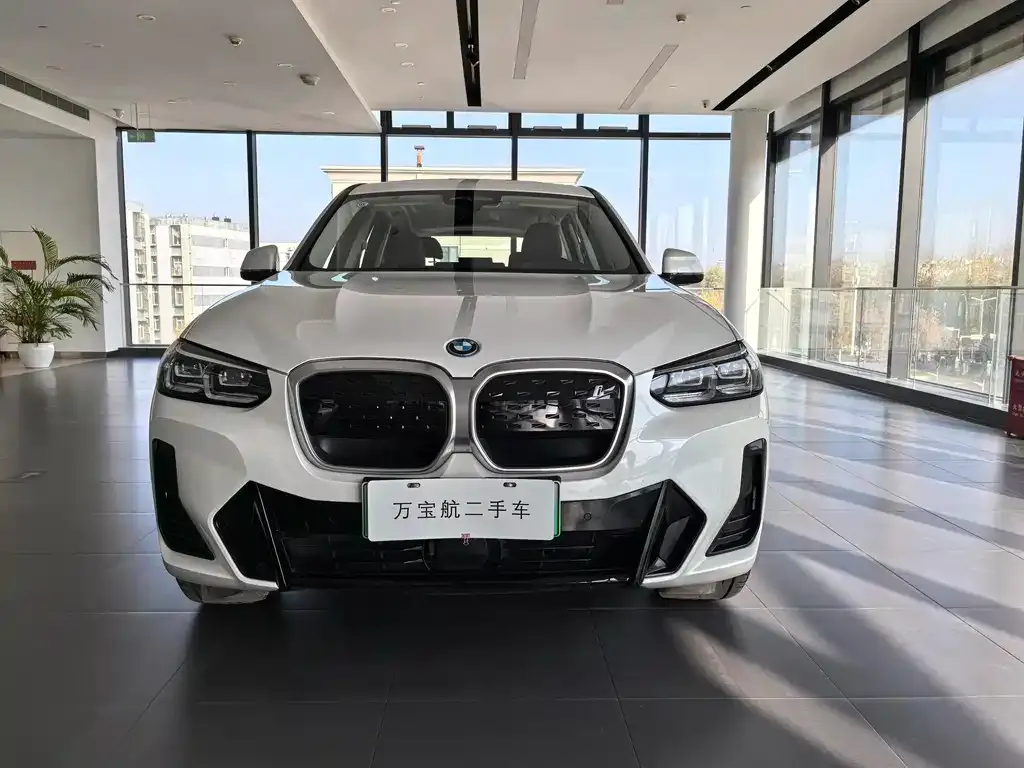 BMW iX3 — фото 2