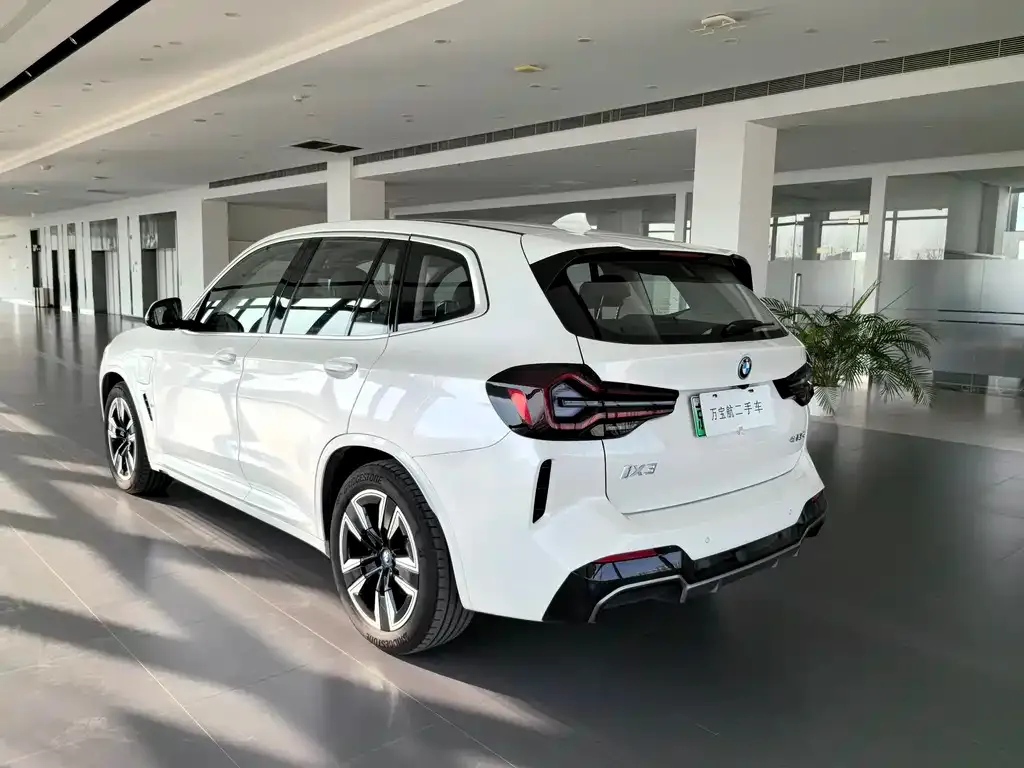 BMW iX3 — фото 5