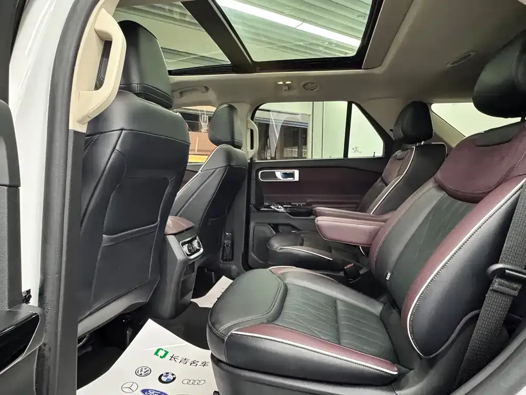 Ford Explorer 2023 из CN, фото 7