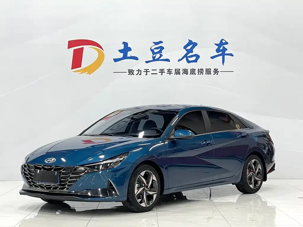 Hyundai Elantra — фото 1