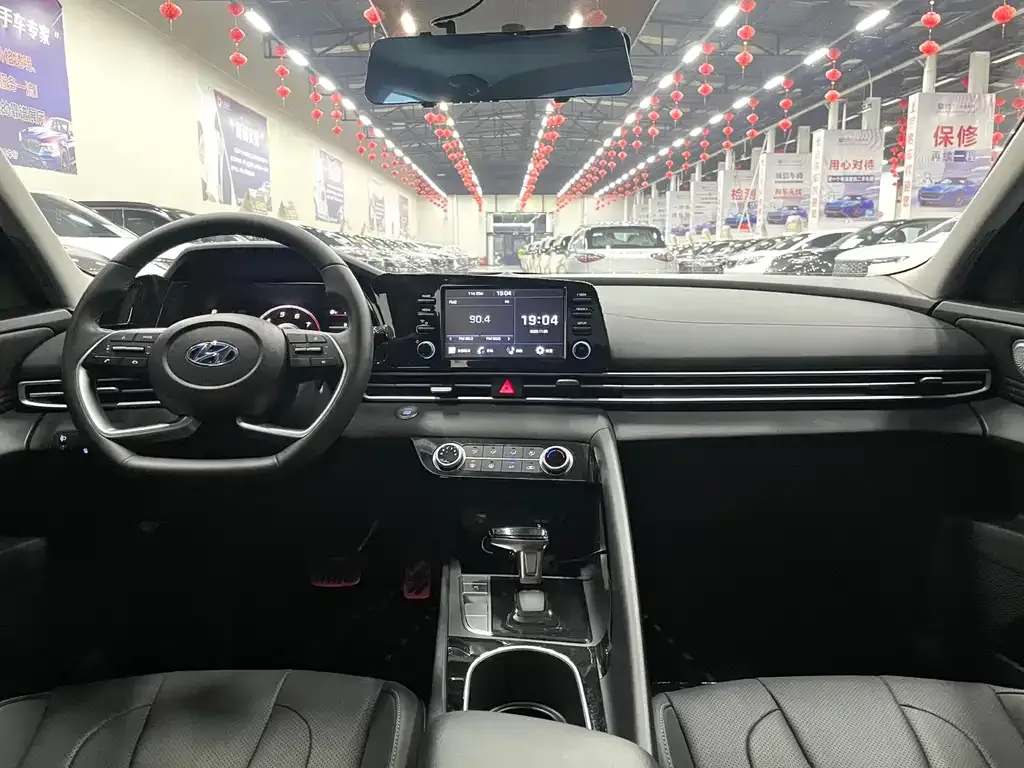 Hyundai Elantra — фото 9