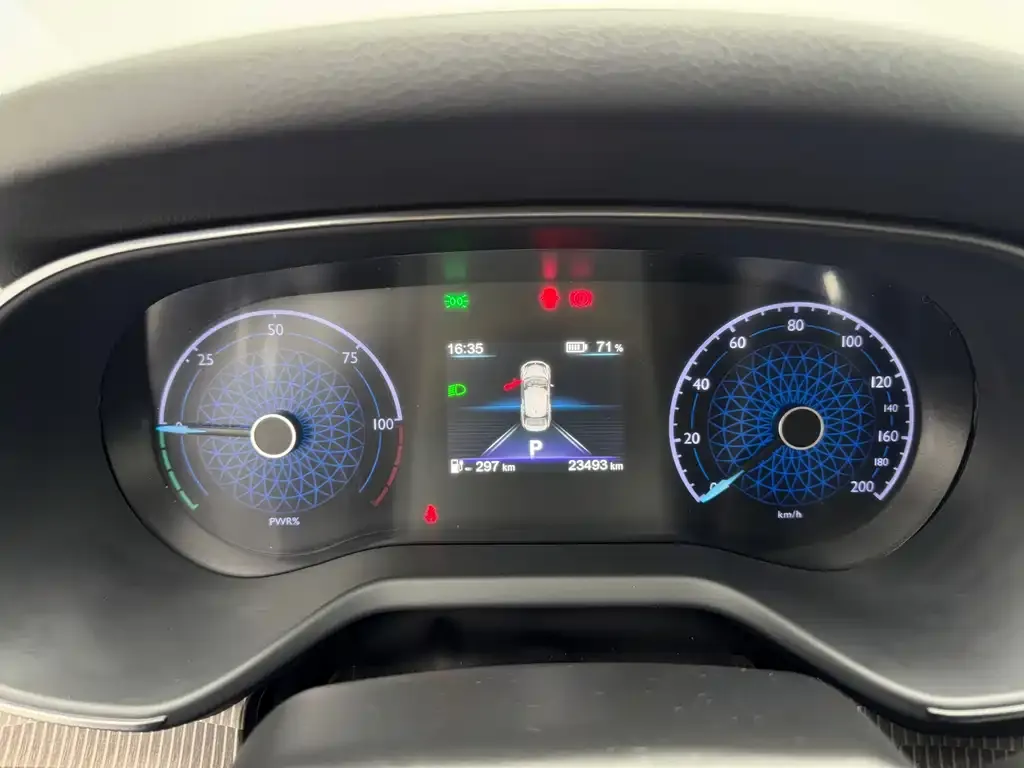 Hongqi E-QM5 2024 из CN, фото 10