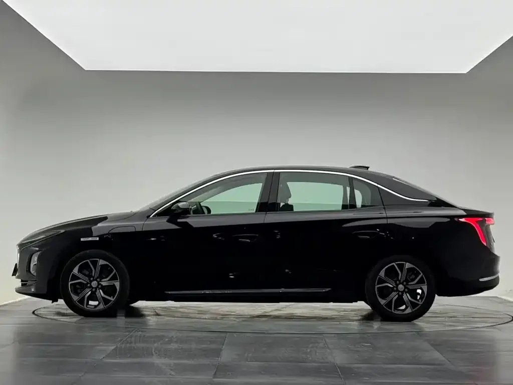 Hongqi E-QM5 2024 из CN, фото 4
