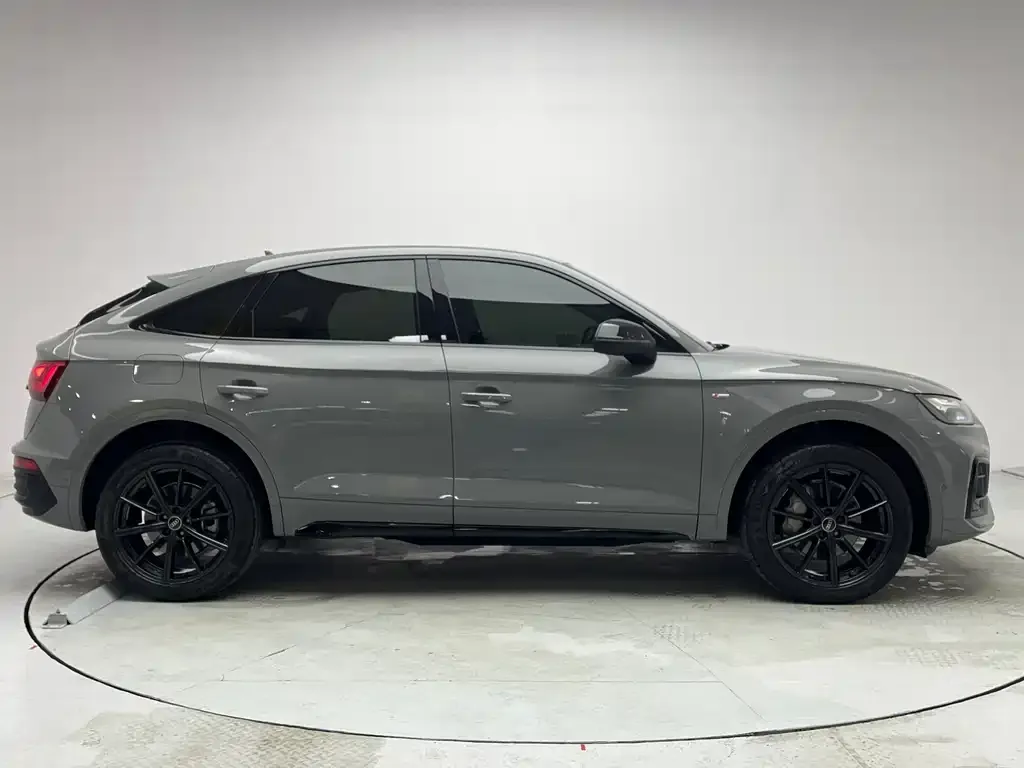Audi Q5L Sportback 2022 из CN, фото 4
