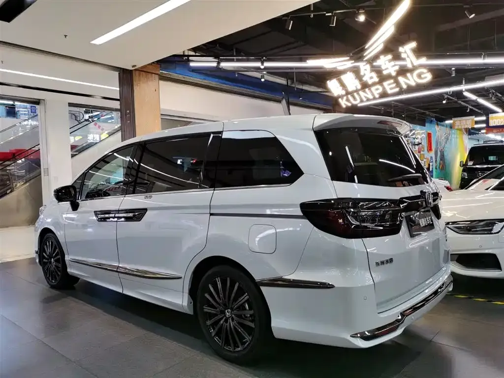 Honda Elysion 2025 из CN, фото 3