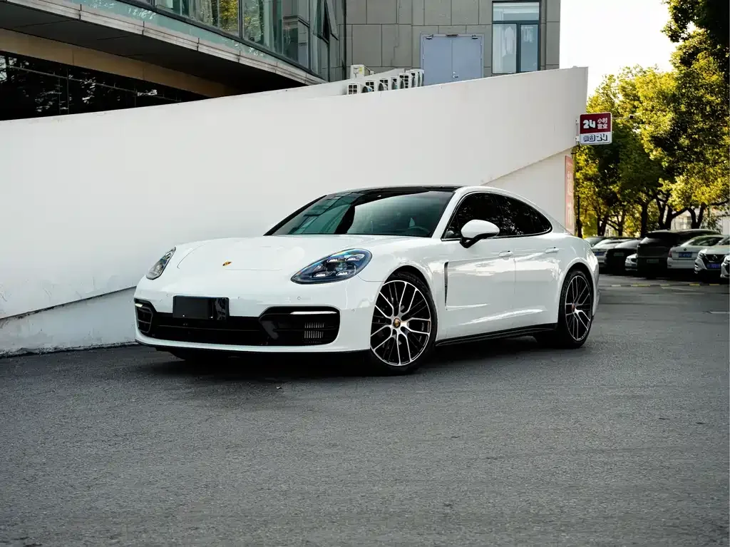 Porsche Panamera — фото 1