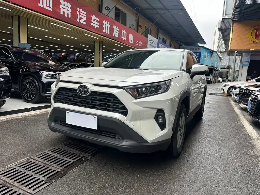 Toyota RAV4 2024 из CN, фото 1
