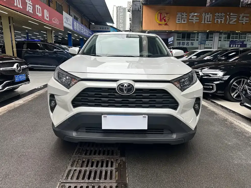 Toyota RAV4 2024 из CN, фото 2