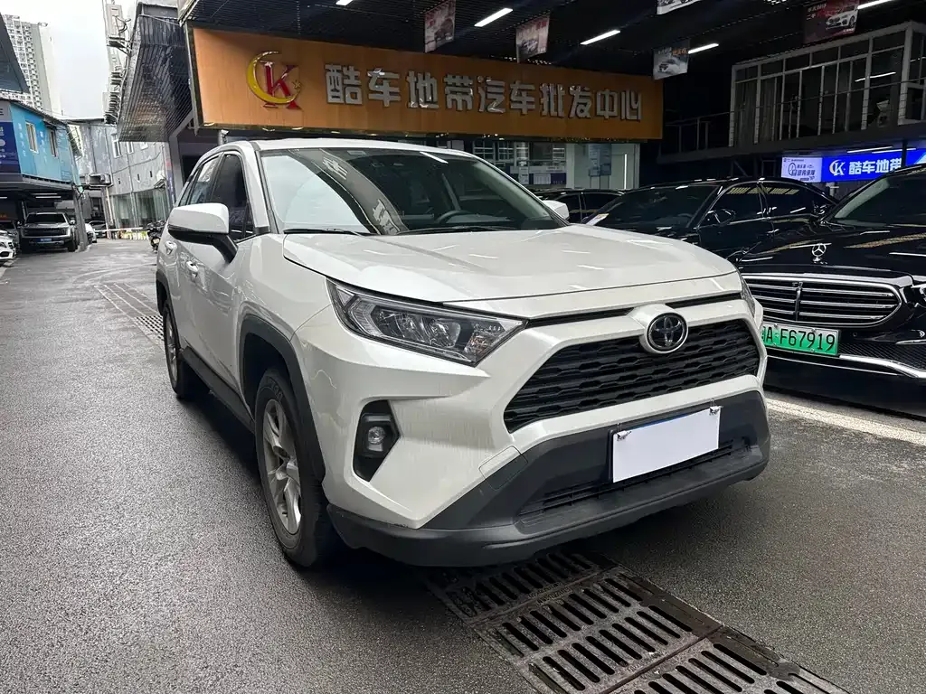 Toyota RAV4 2024 из CN, фото 3