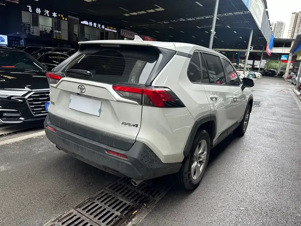 Toyota RAV4 2024 из CN, фото 4