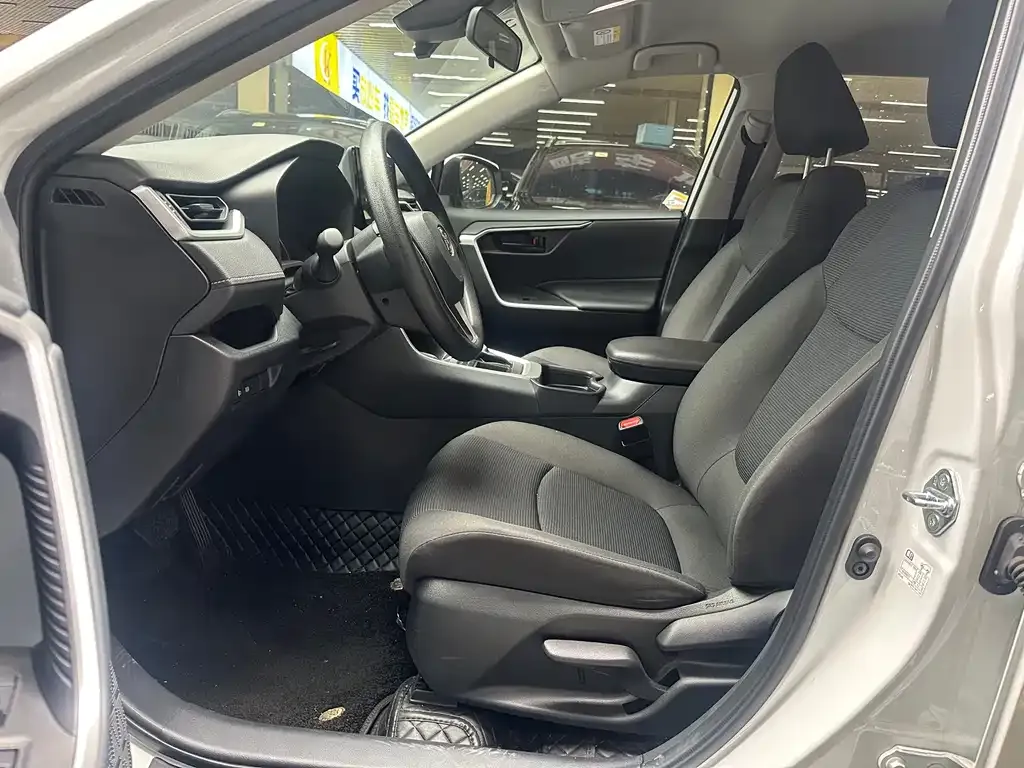 Toyota RAV4 2024 из CN, фото 9