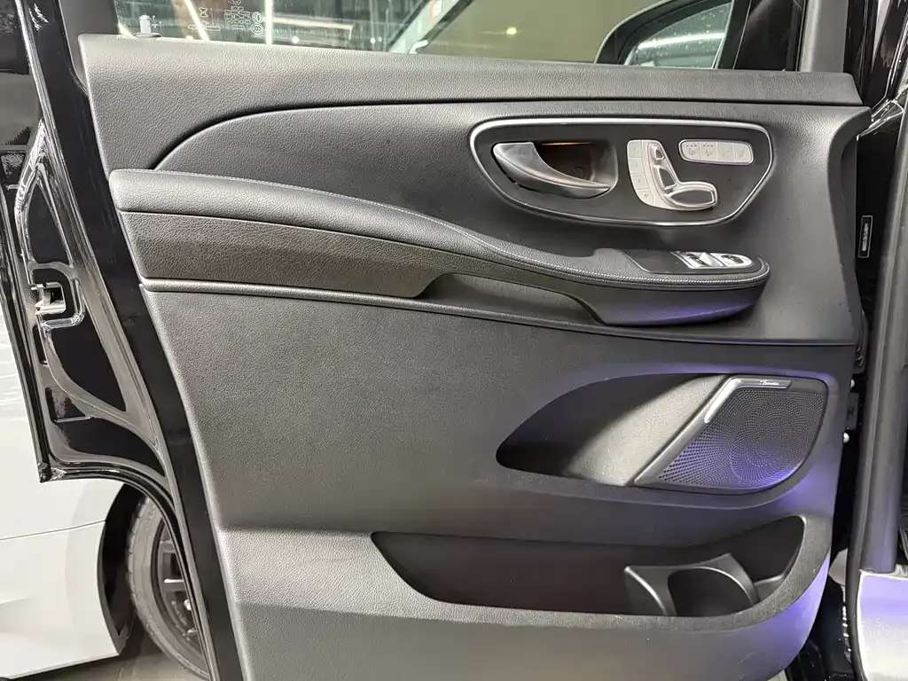 Mercedes-Benz V-Class 2024 из CN, фото 5