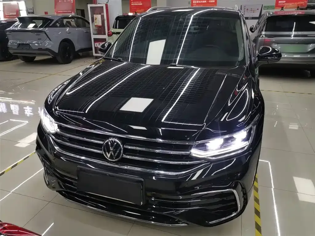 Volkswagen Tiguan L 2023 из CN, фото 3