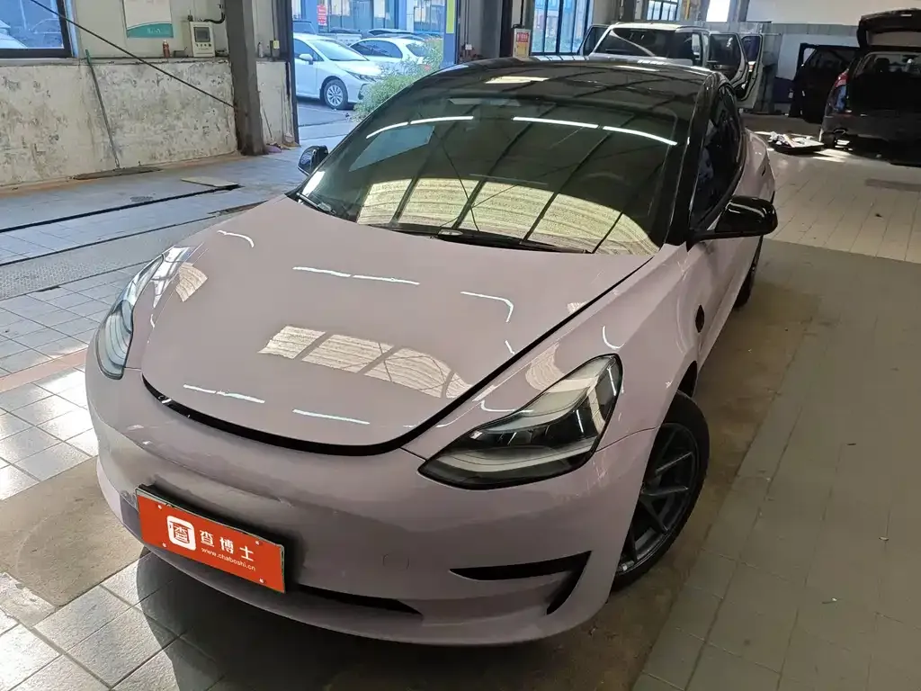 Tesla Model 3 — фото 1