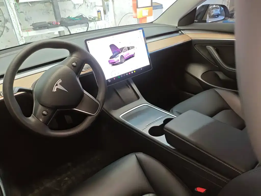 Tesla Model 3 — фото 3