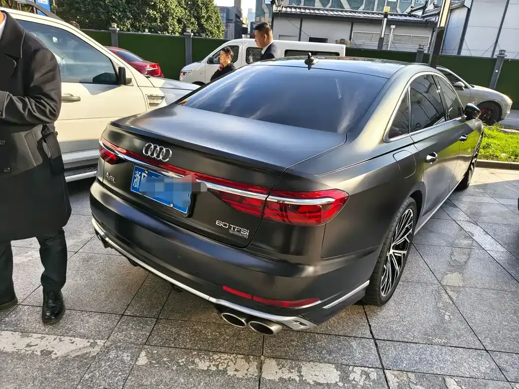 Audi A8 — фото 2