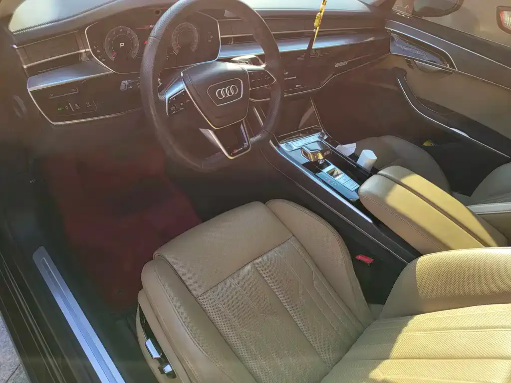 Audi A8 — фото 3