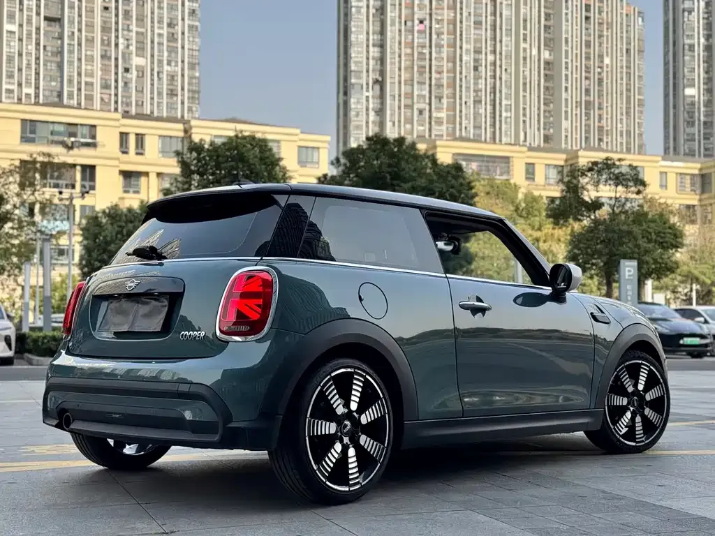 MINI Cooper (3-door) 2023 из CN, фото 2