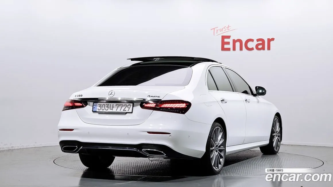 Mercedes-Benz E-Class — фото 2
