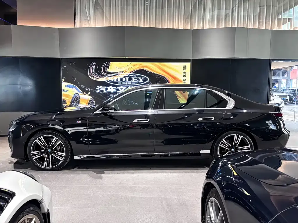 BMW 7 Series 2023 из CN, фото 3