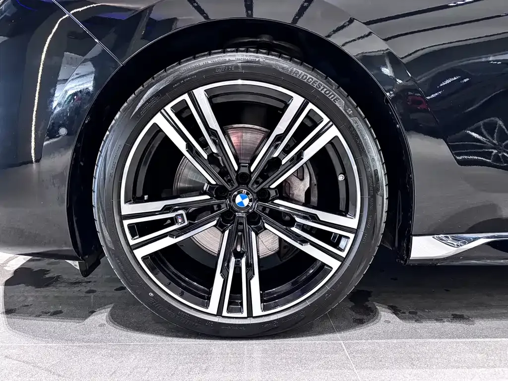 BMW 7 Series 2023 из CN, фото 6