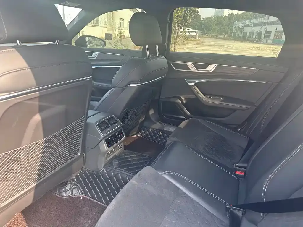 Audi A6L 2023 из CN, фото 4