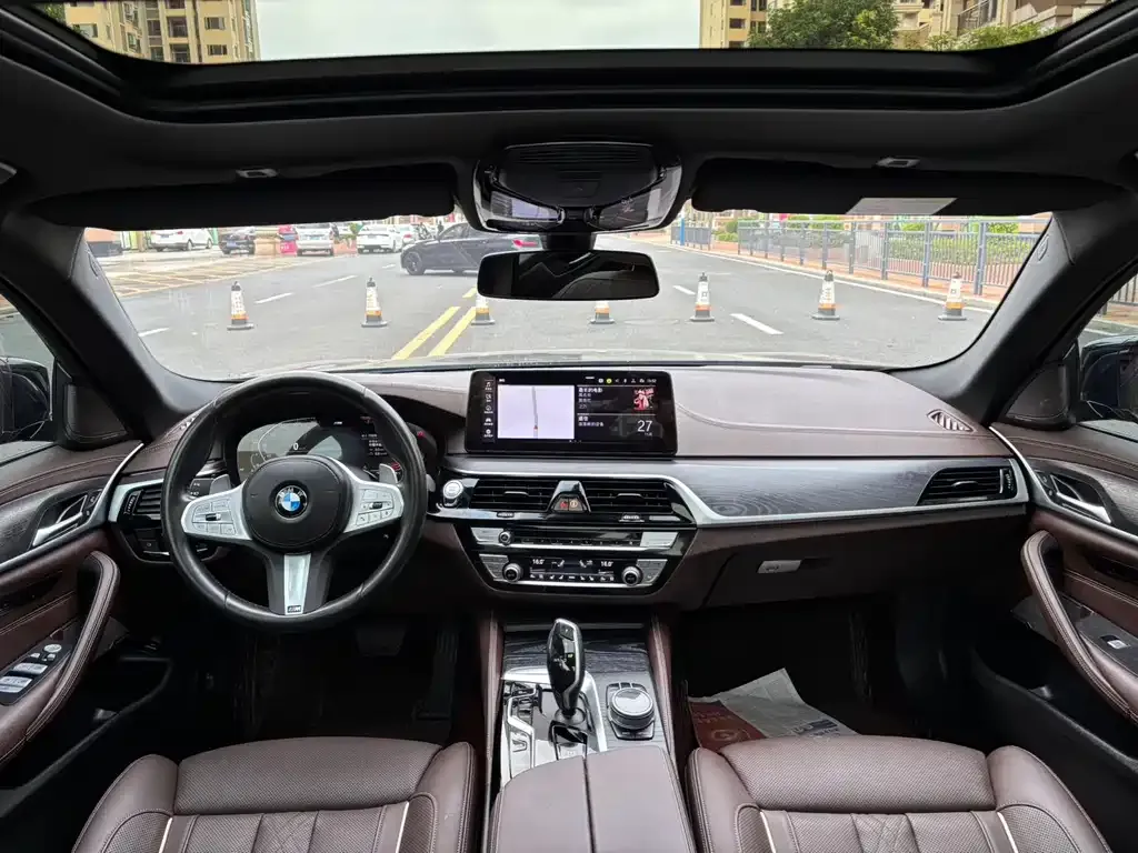 BMW 5 Series 2023 из CN, фото 10