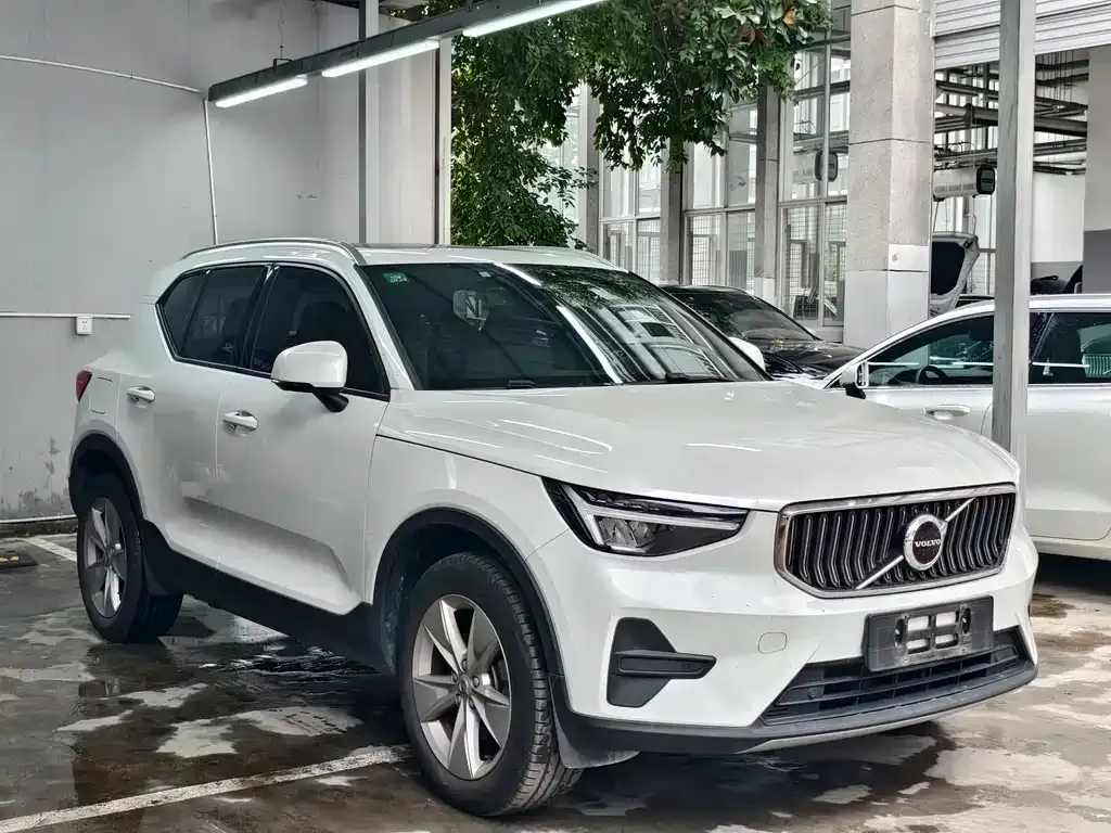 Volvo XC40 — фото 3