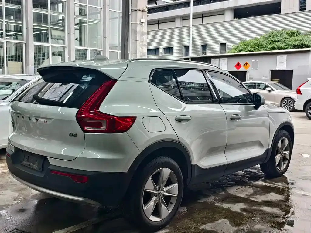 Volvo XC40 — фото 4