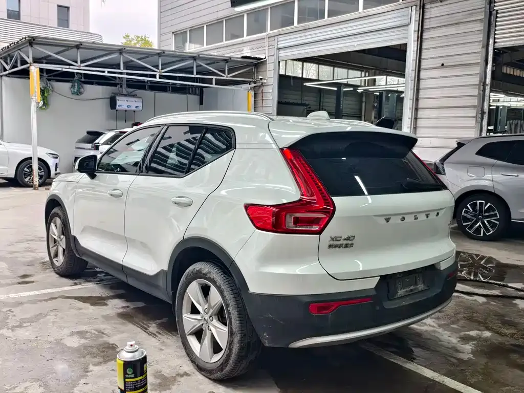Volvo XC40 — фото 6
