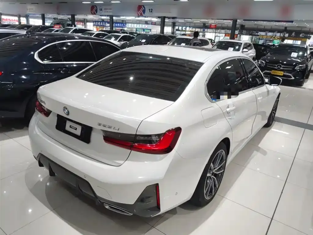 BMW 3 Series 2023 из CN, фото 7