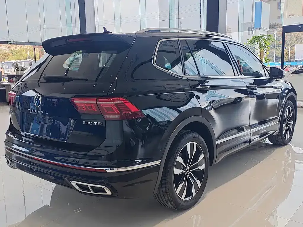 Volkswagen Tiguan L — фото 10