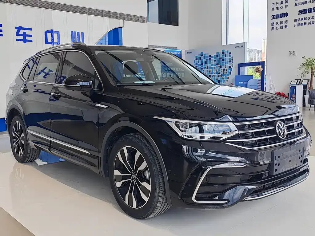 Volkswagen Tiguan L — фото 9