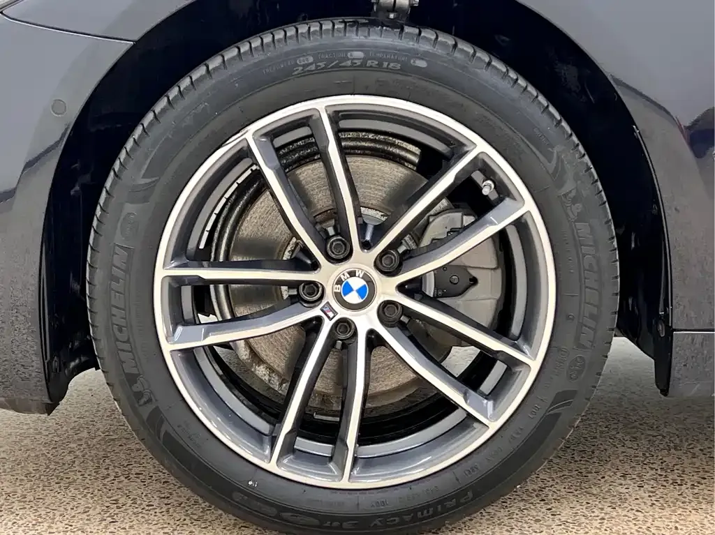 BMW 5 Series 2022 из CN, фото 9
