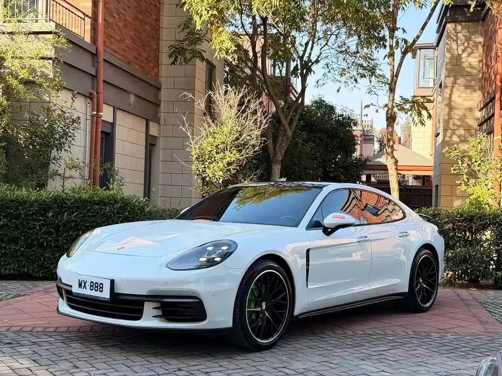 Porsche Panamera — фото 1