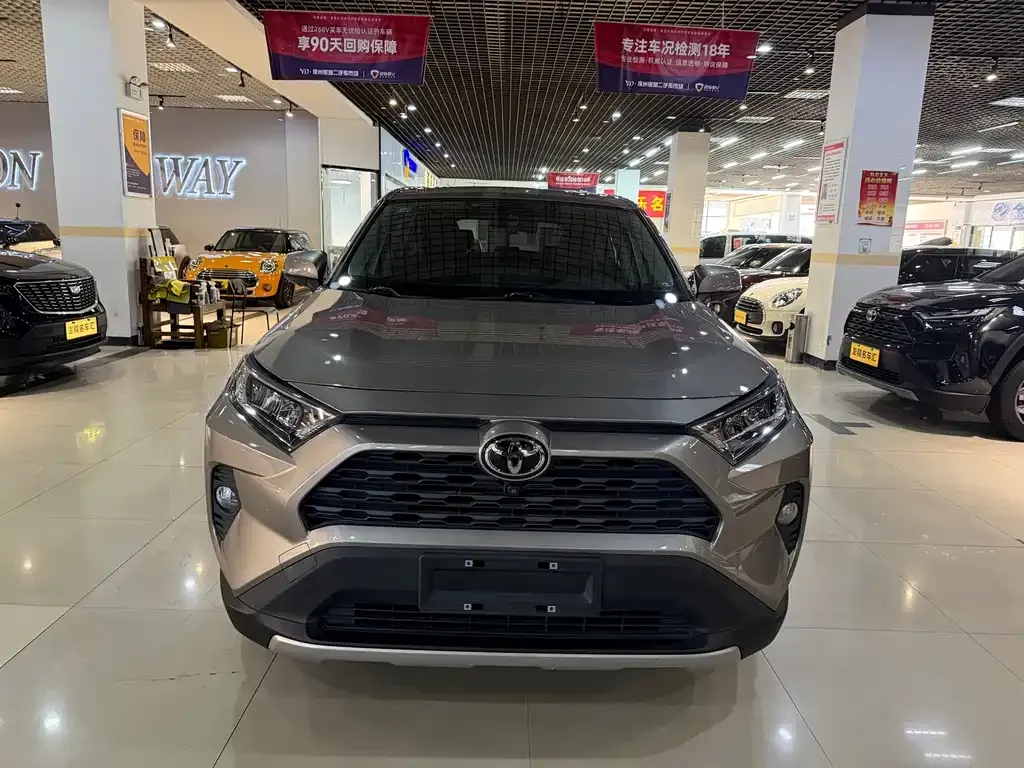 Toyota RAV4 — фото 2