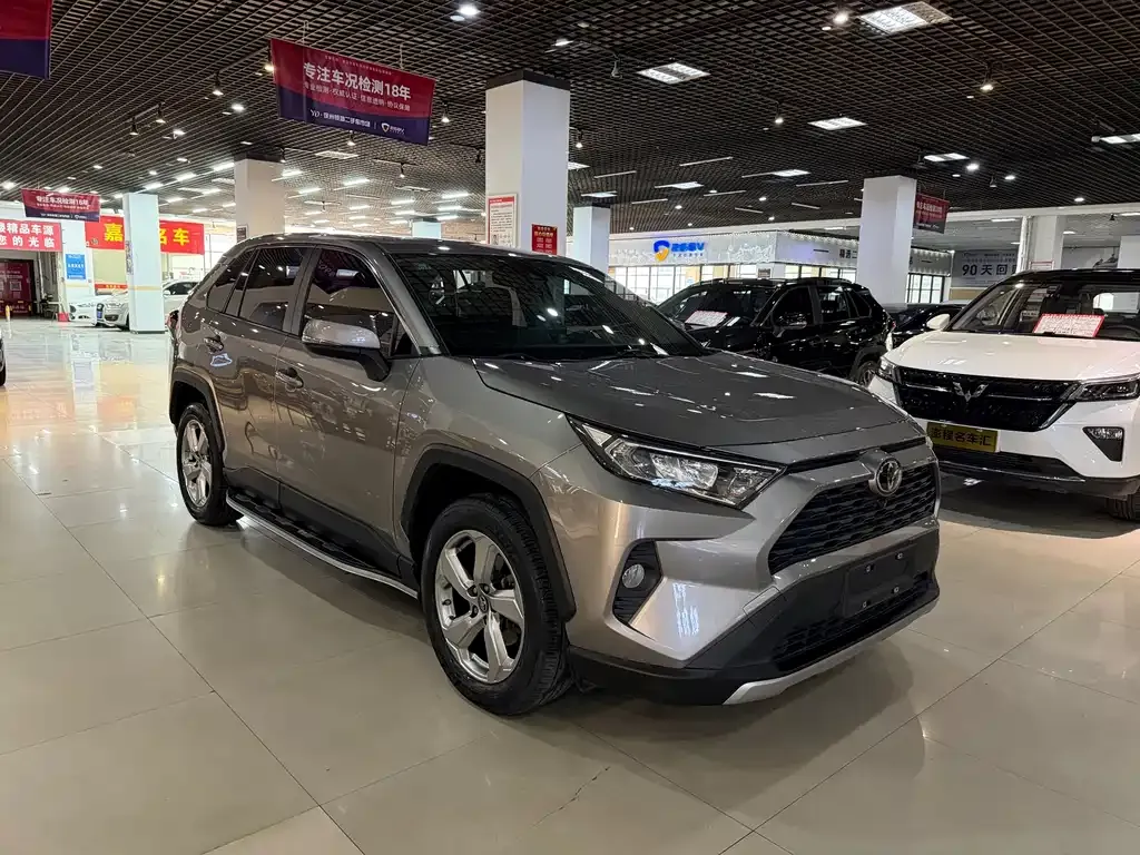 Toyota RAV4 — фото 3