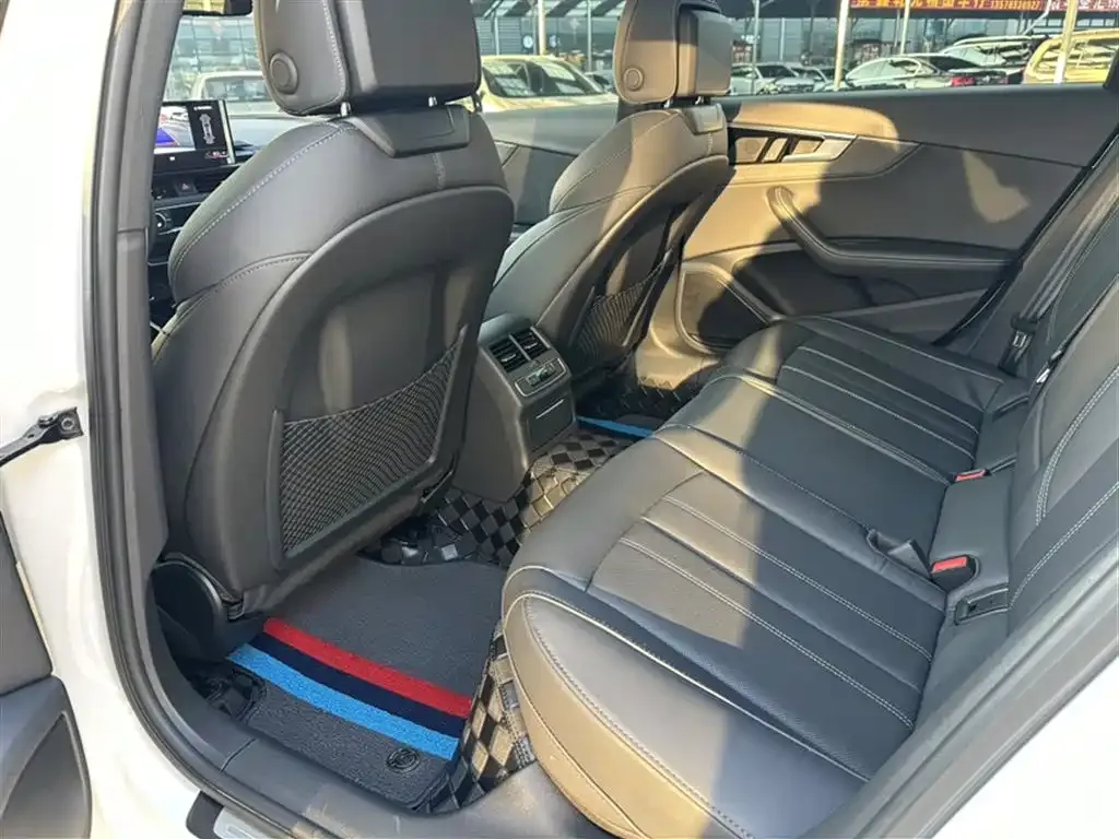 Audi A4L 2023 из CN, фото 10