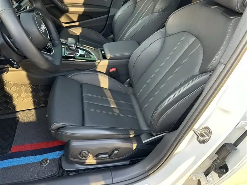 Audi A4L 2023 из CN, фото 5