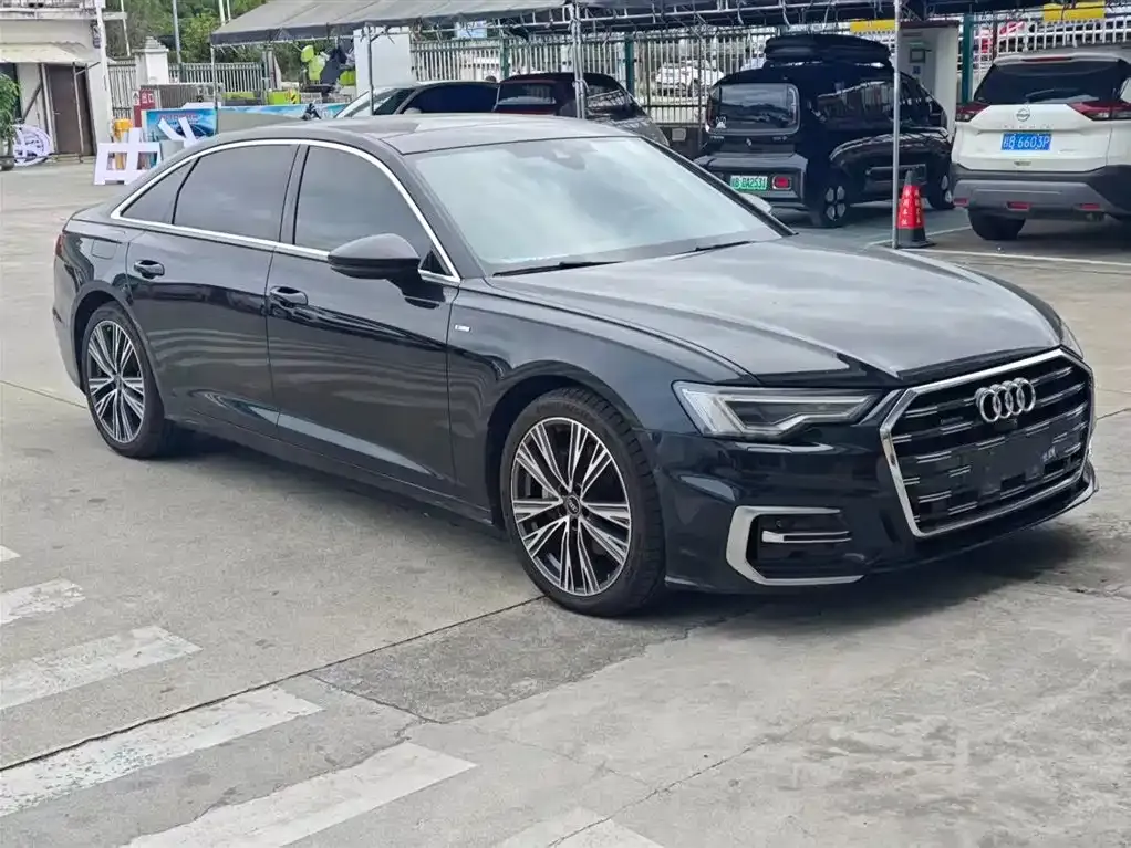 Audi A6L — фото 1