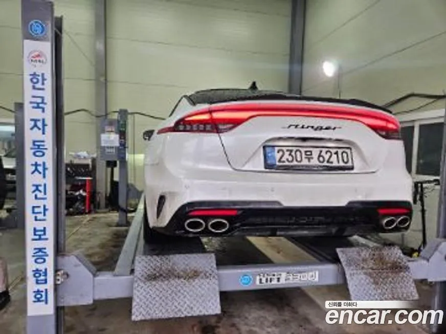 Kia Stinger 2023 из KR, фото 2