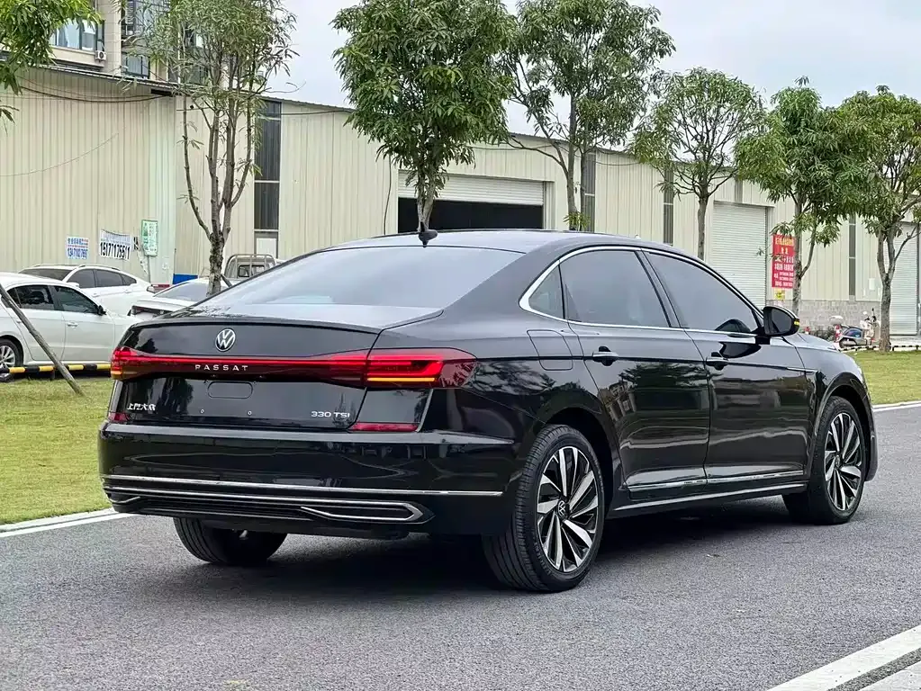 Volkswagen Passat — фото 9