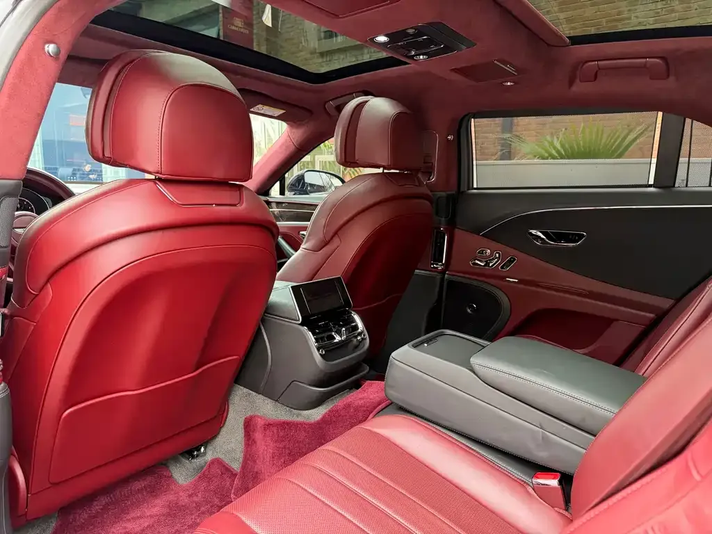 Bentley Flying Spur — фото 10