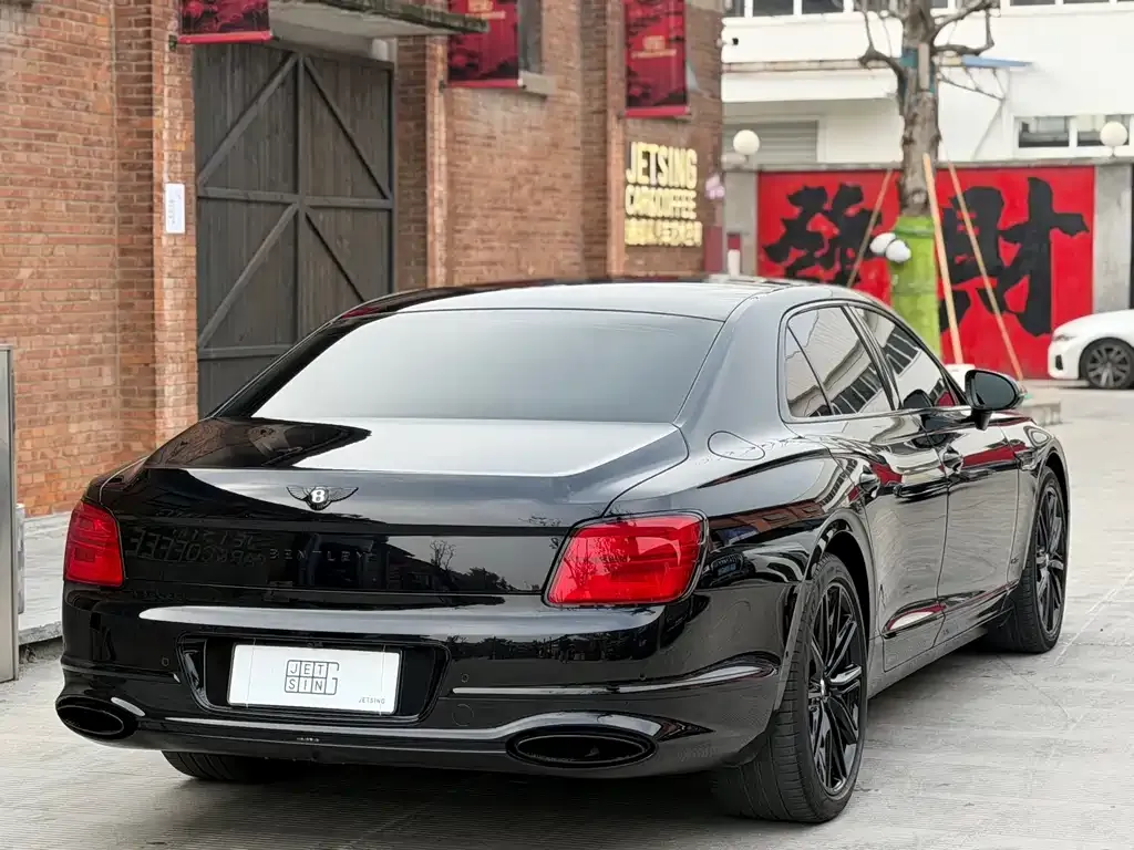 Bentley Flying Spur — фото 4
