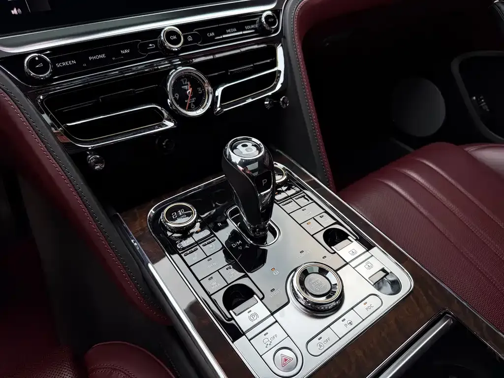 Bentley Flying Spur — фото 6