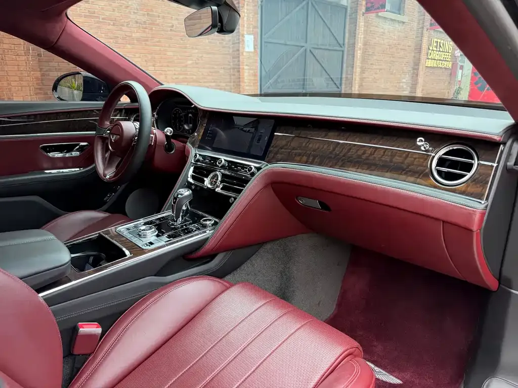 Bentley Flying Spur — фото 9