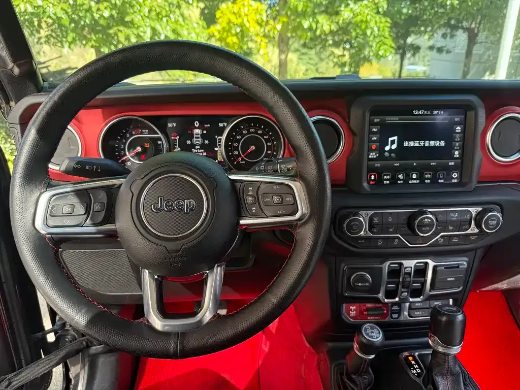 Jeep Wrangler — фото 10